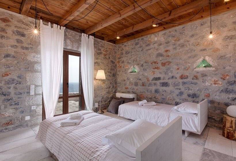 Люкс Семейный 2 Спальни, Aegila Boutique