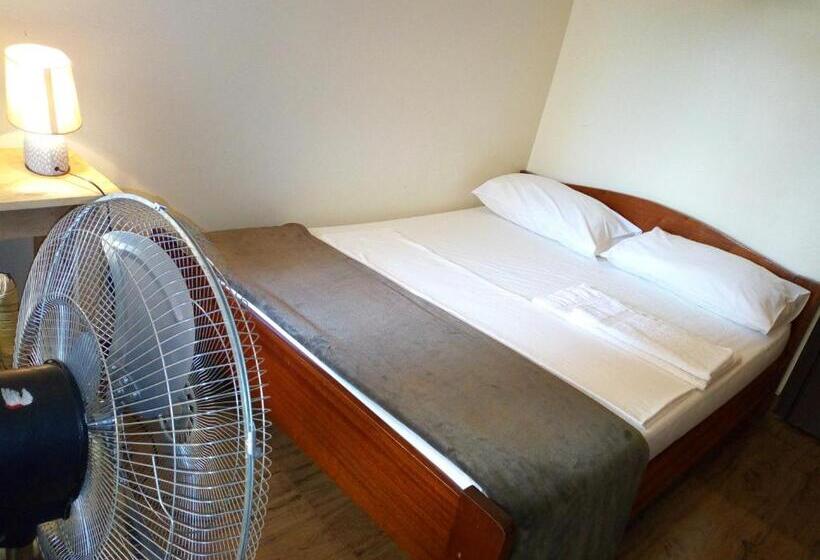 اتاق اکونومی, Omx Hotel Kimi