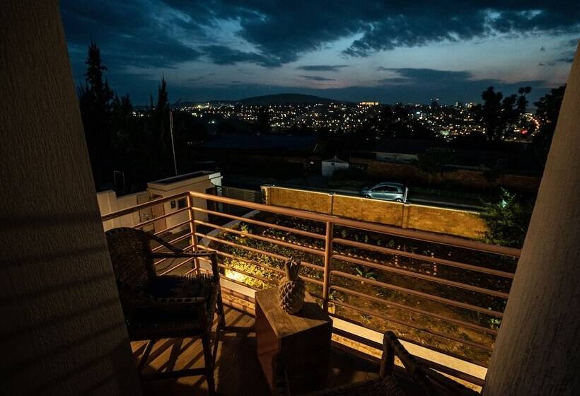 اتاق خانوادگی, Omx Hotel Kimi