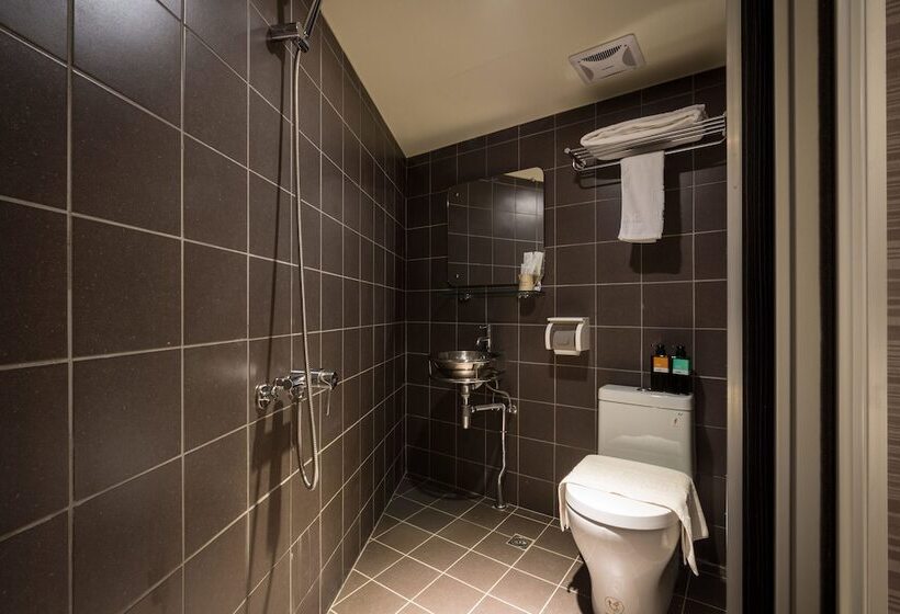 اتاق استاندارد یک نفره, The Cole