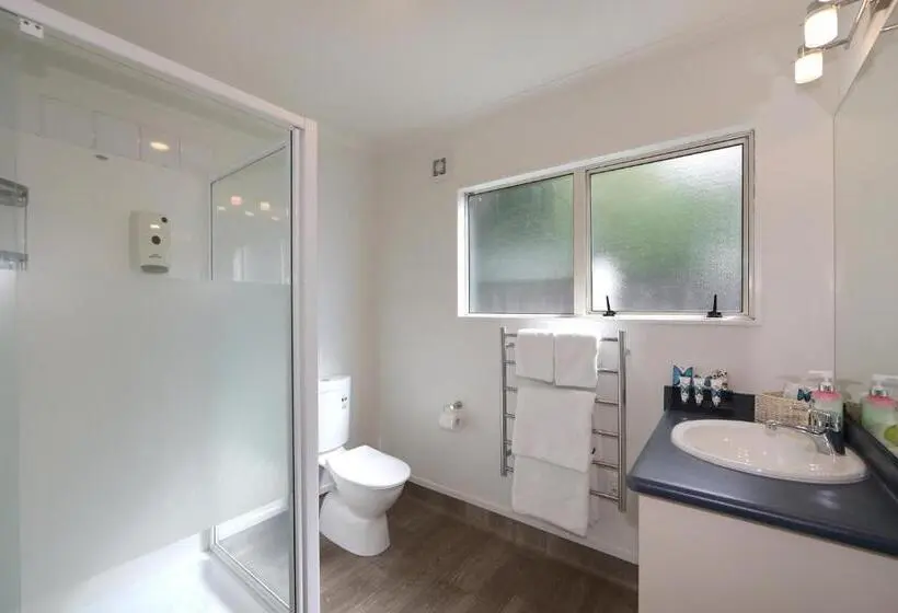 スタンダードスタジオ, Havelock North Motor Lodge