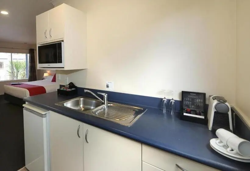 スタンダードスタジオ, Havelock North Motor Lodge