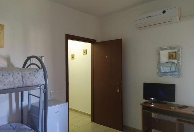 חדר סטנדרט לארבעה נוף לים, Bed And Breakfast Oasi