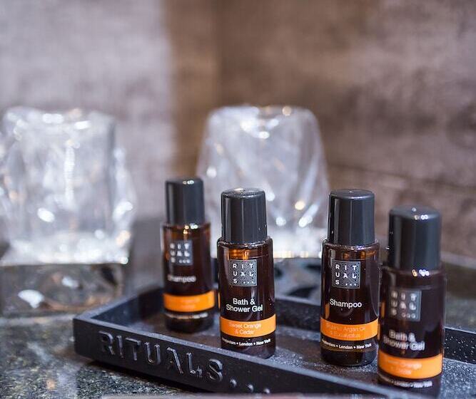 اتاق لوکس, Log In Rooms