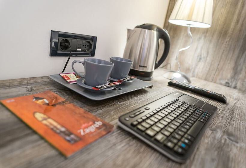 اتاق لوکس, Log In Rooms