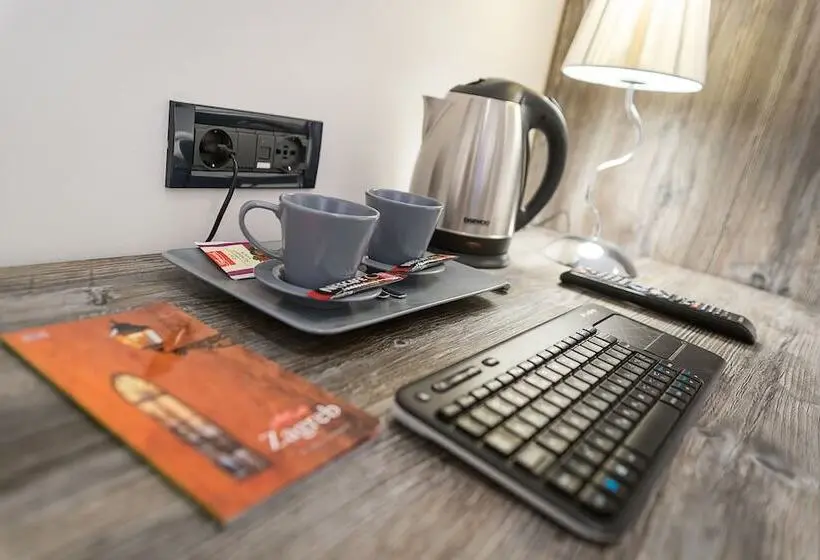 اتاق لوکس, Log In Rooms