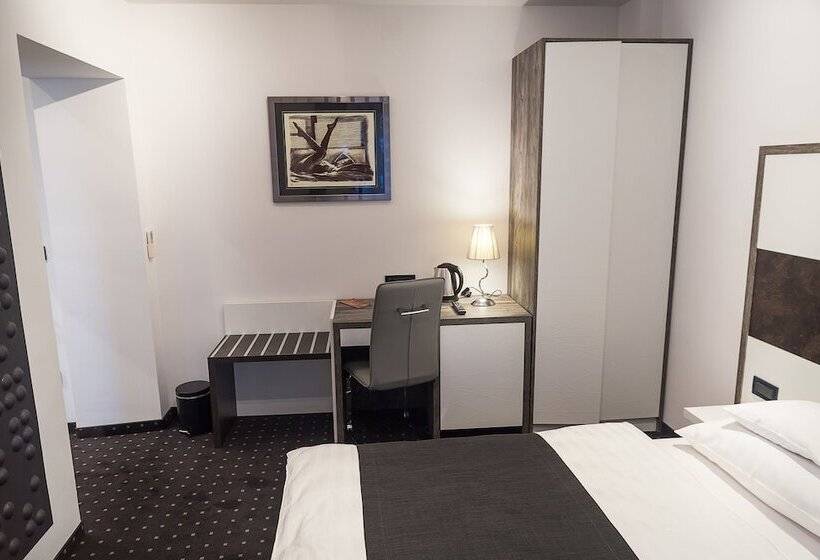 اتاق لوکس, Log In Rooms