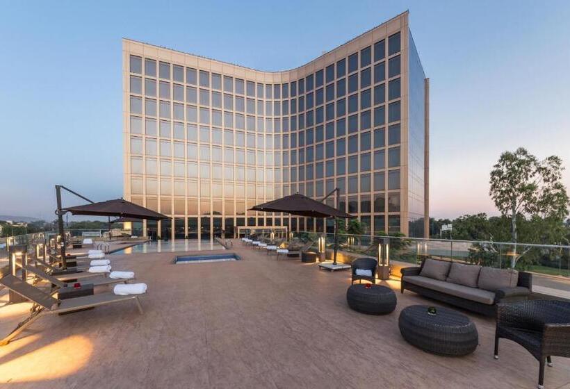 اتاق استاندارد با چشم‌انداز استخر, Radisson Collection Hotel Bamako