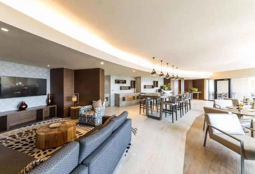 اتاق اجرایی با تخت بزرگ, Radisson Collection Hotel Bamako