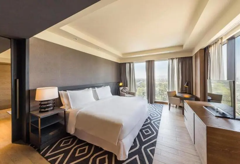 سوییت جونیور با چشمانداز استخر, Radisson Collection Hotel Bamako