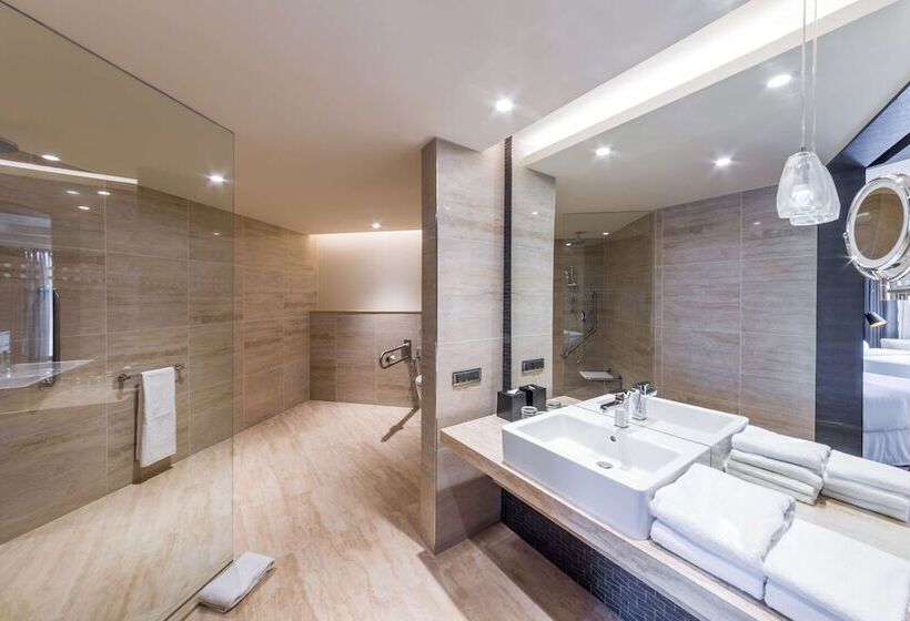 سوییت جونیور با چشمانداز استخر, Radisson Collection Hotel Bamako