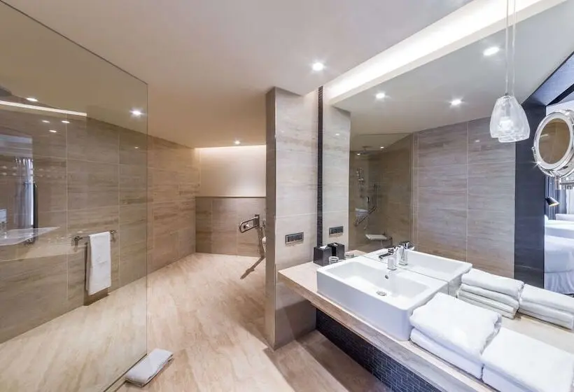 سوییت جونیور با چشمانداز استخر, Radisson Collection Hotel Bamako