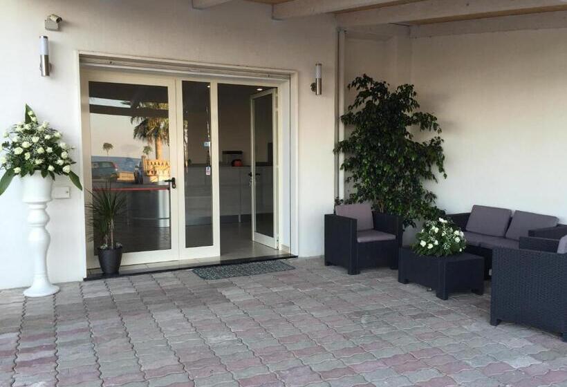 标准三人间, Holiday Affittacamere