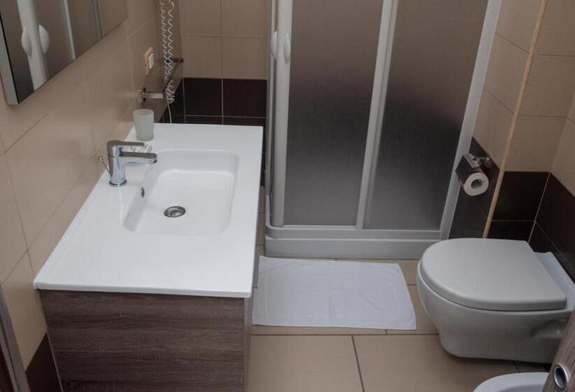 标准三人间, Holiday Affittacamere