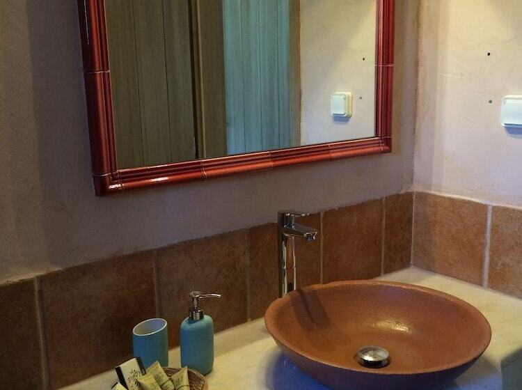 جناح مطلّ علي البحر, Pandora