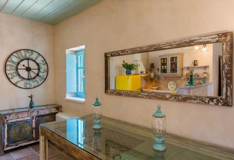 جناح مطلّ علي البحر, Pandora