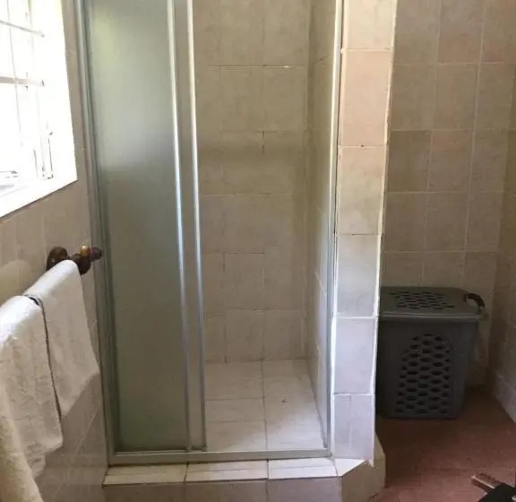 اتاق اکونومی, Tabonina Guesthouse