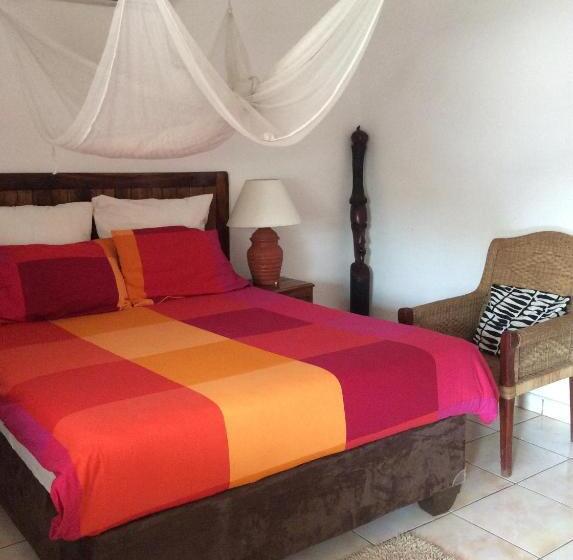 اتاق لوکس سه تخته, Tabonina Guesthouse