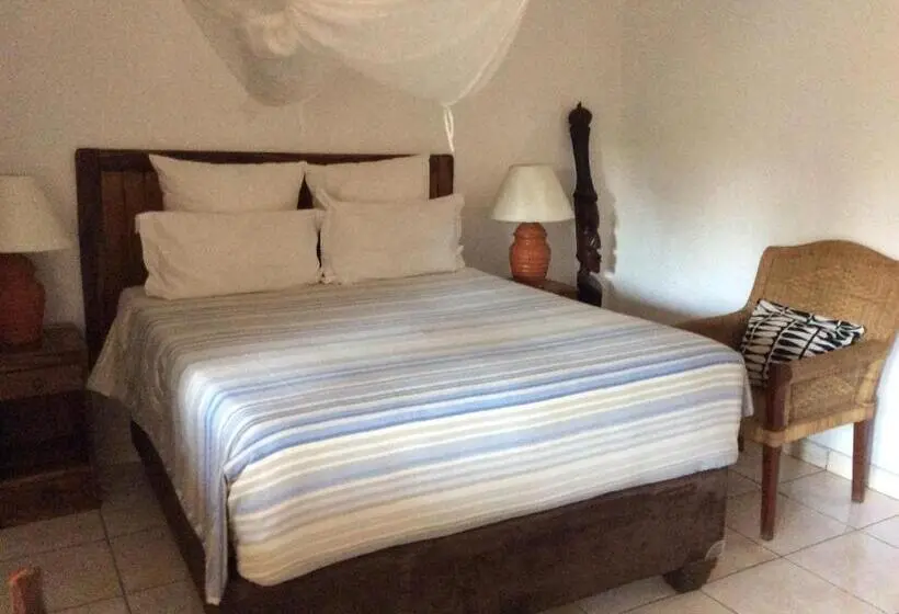 اتاق لوکس سه تخته, Tabonina Guesthouse