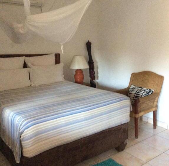 اتاق لوکس سه تخته, Tabonina Guesthouse