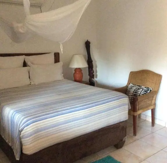 اتاق لوکس سه تخته, Tabonina Guesthouse