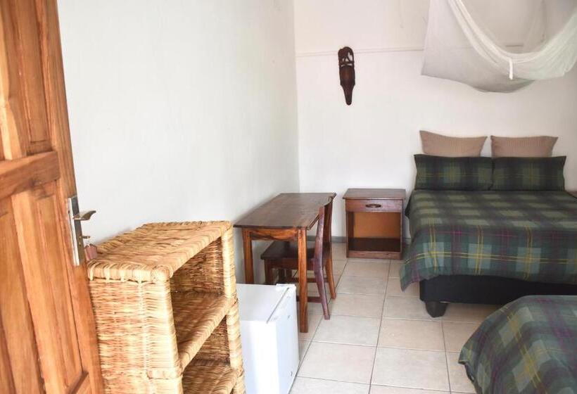 اتاق استاندارد با سرویس بهداشتی مشترک, Tabonina Guesthouse