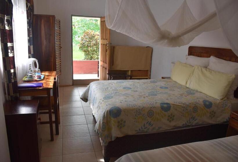 اتاق خانوادگی, Tabonina Guesthouse