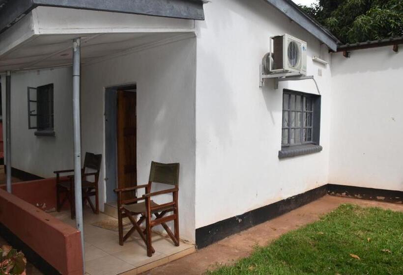 اتاق خانوادگی, Tabonina Guesthouse