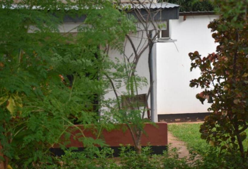 اتاق خانوادگی, Tabonina Guesthouse