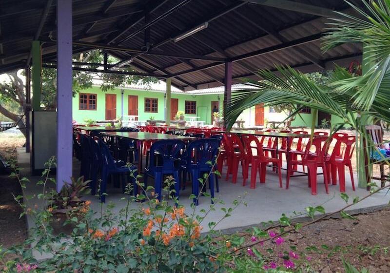 غرفة قياسية رباعية, Areeya Resort