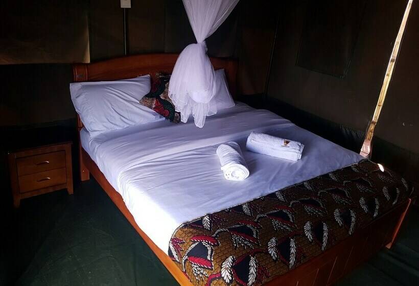 چادر با خدمات رفاهی استاندارد, Hawk S Eye Lodge Bunyonyi