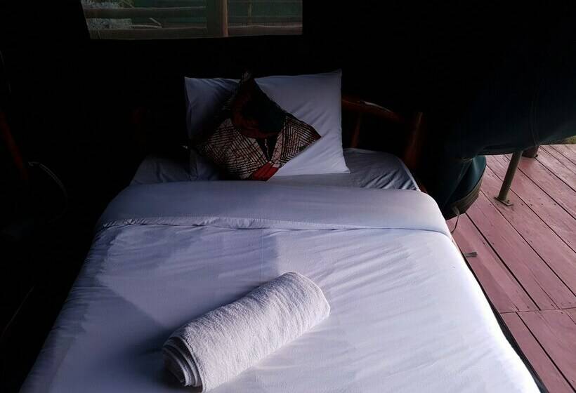 چادر با خدمات رفاهی استاندارد, Hawk S Eye Lodge Bunyonyi