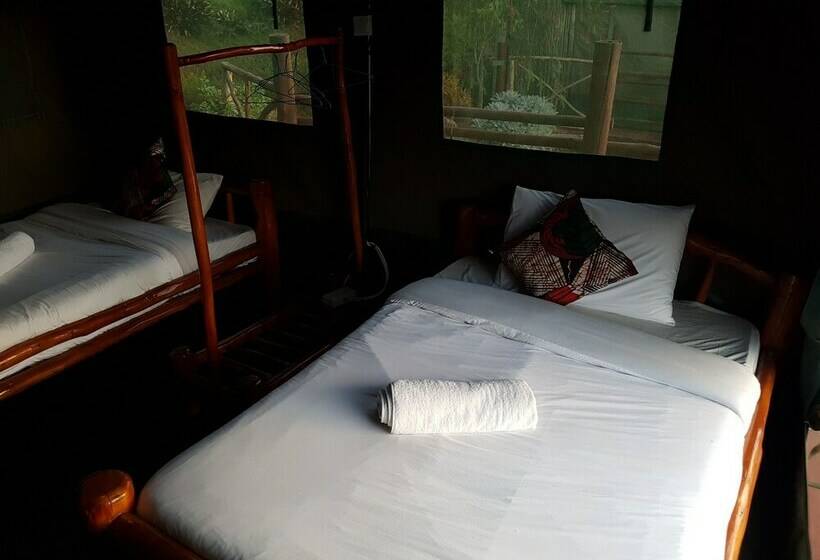 چادر با خدمات رفاهی استاندارد, Hawk S Eye Lodge Bunyonyi
