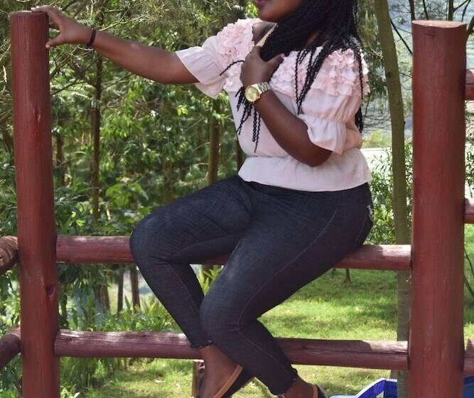 چادر با خدمات رفاهی استاندارد, Hawk S Eye Lodge Bunyonyi