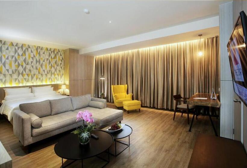 Полулюкс, The Zuri Hotel Palembang