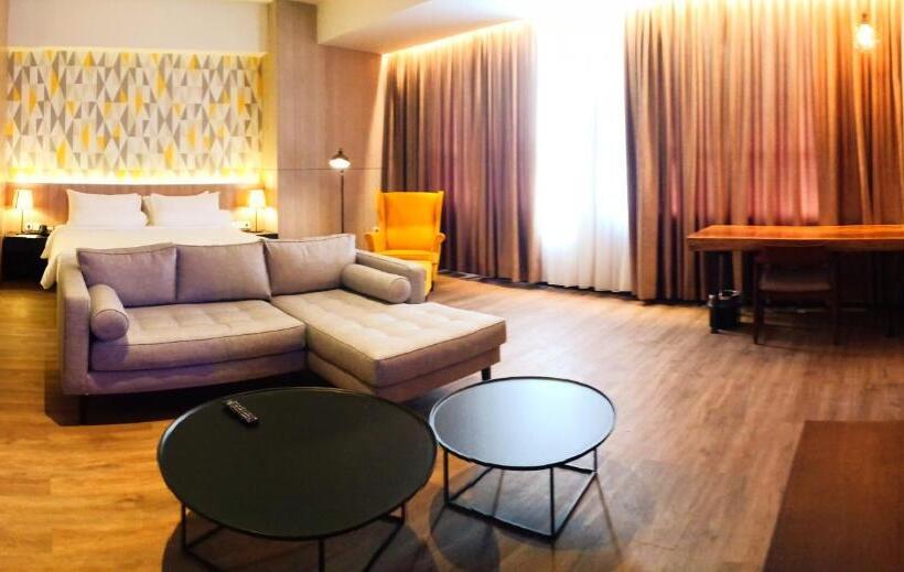 Полулюкс, The Zuri Hotel Palembang