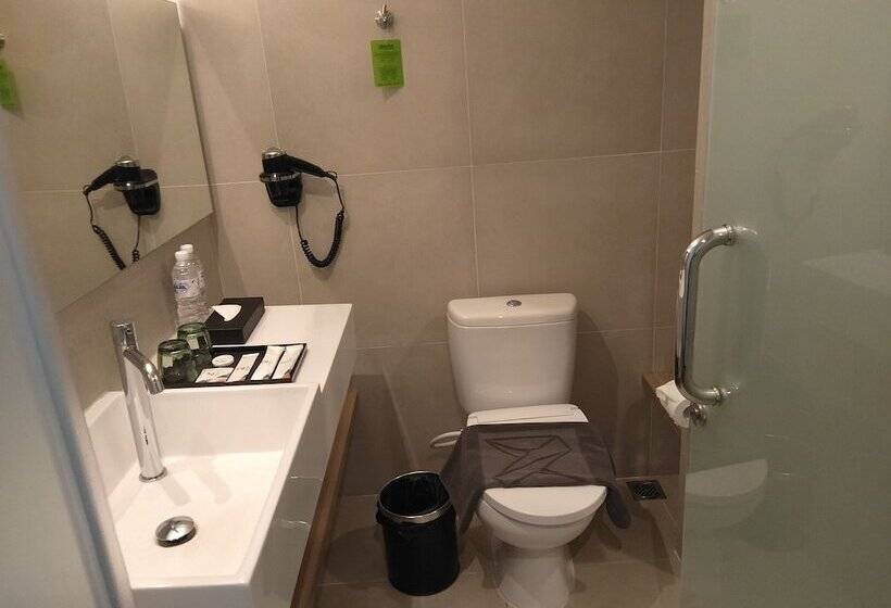 Номер Deluxe, The Zuri Hotel Palembang