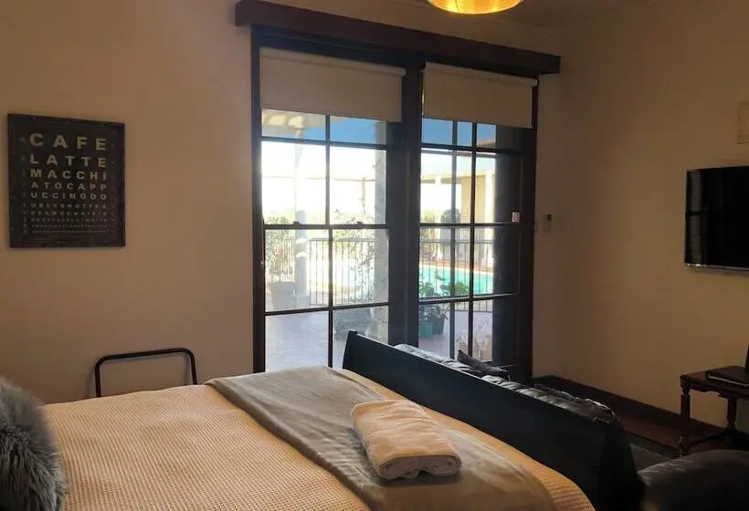 Deluxe-studio, Fairway Manor Accomodation