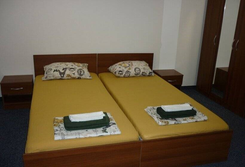 חדר סטנדרט לשלושה, Yalta Guesthouse