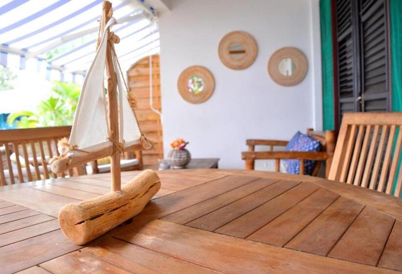 سوییت با چشم‌انداز دریا, Brise Marine