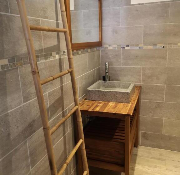 استودیوی استاندارد با چشم‌انداز دریا, Brise Marine