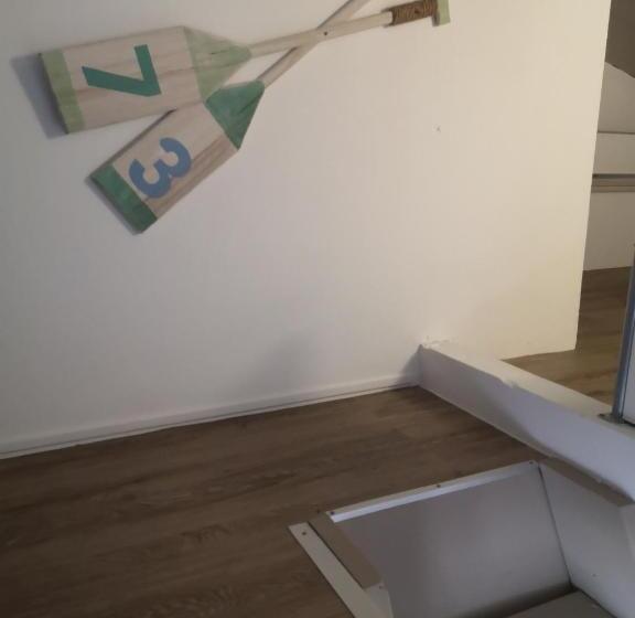 استودیوی استاندارد با چشم‌انداز دریا, Brise Marine