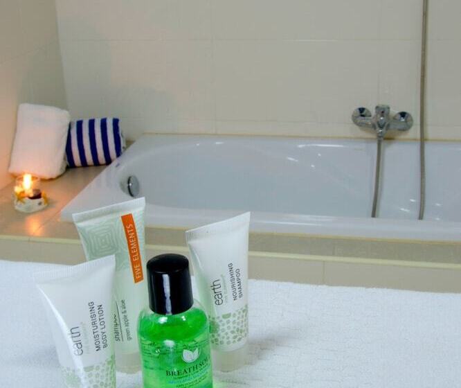 اتاق خانوادگی با چشم‌انداز دریا, Lagoon View Maldives