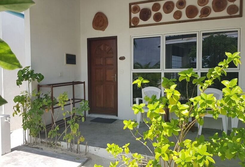 اتاق خانوادگی با چشم‌انداز دریا, Lagoon View Maldives