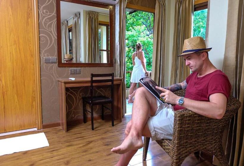 سوییت با چشم‌انداز دریا, West Sands