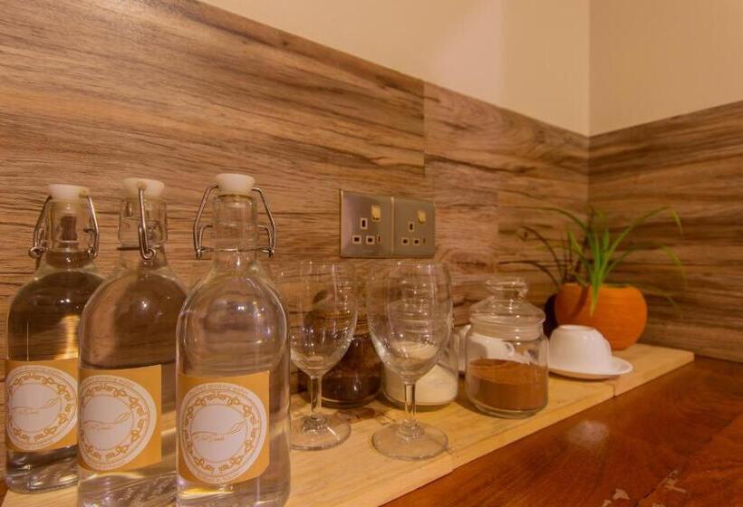 آپارتمان خانوادگی, West Sands