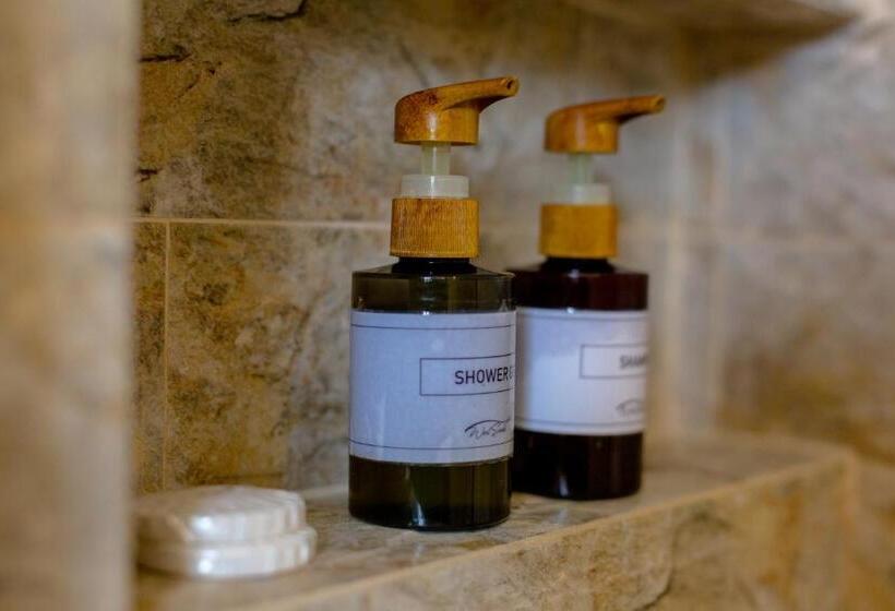 سوییت با چشم‌انداز باغ, West Sands