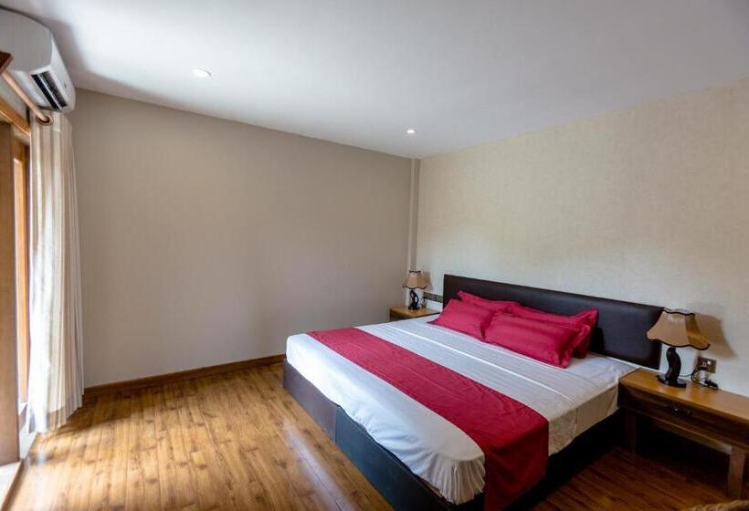 سوییت با چشم‌انداز باغ, West Sands