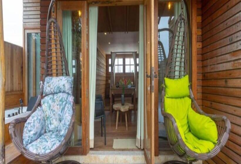 سوئیت با وان آب گرم, West Sands