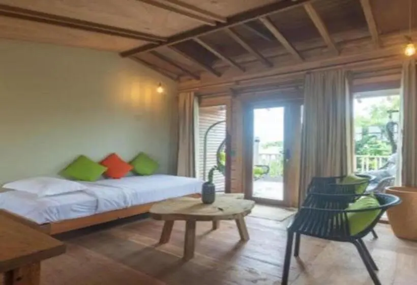 سوئیت با وان آب گرم, West Sands